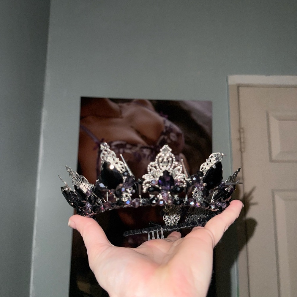 Elegant Black and Silver Tiara
